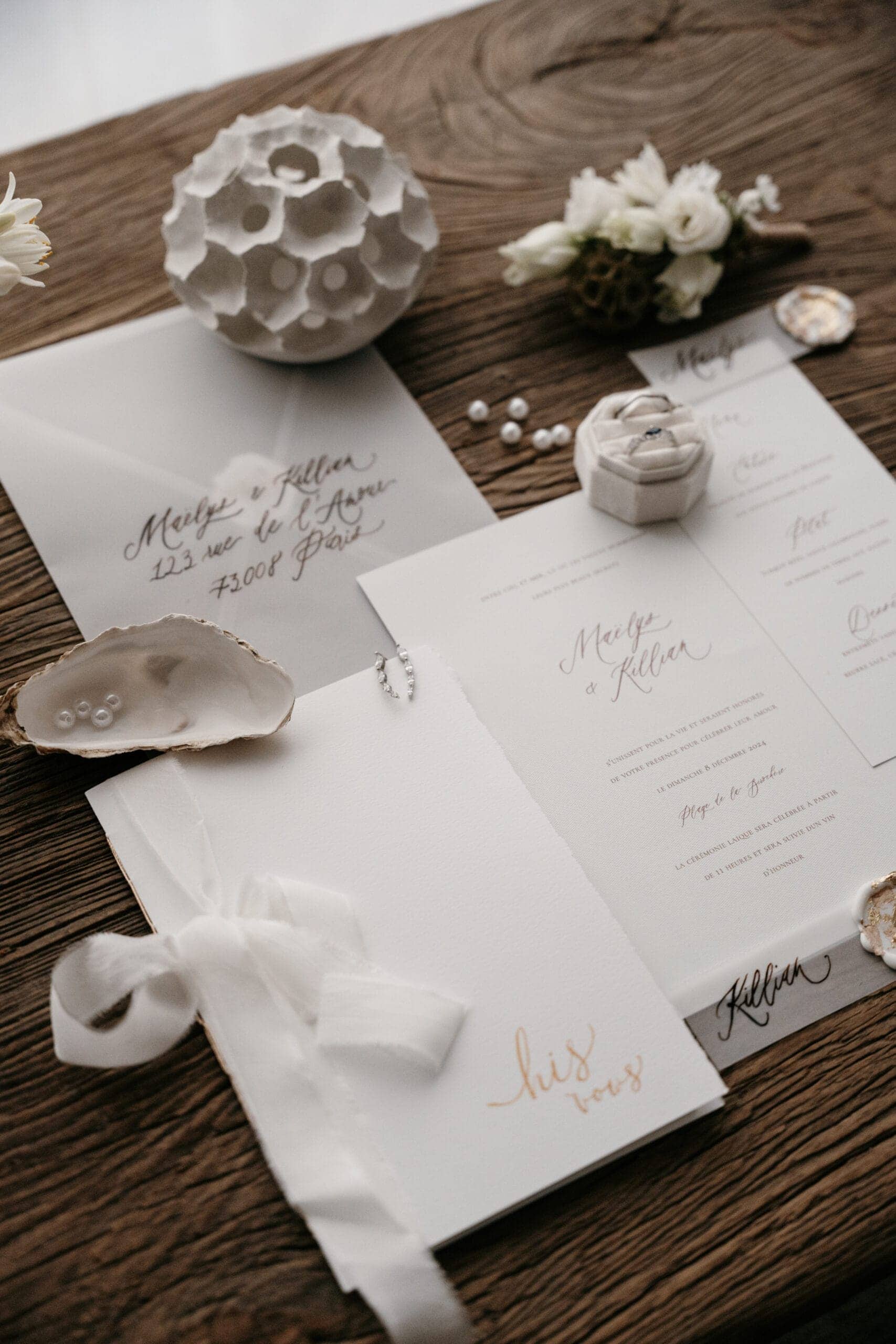 Wedding inspiration - Envelope Enveloppe calligraphy calligraphie wedding suite wedding invitation faire-part de mariage RSVP wax seal cachet de cire classic modern chic L’Éco-Domaine La Fontaine à Pornic photographer Steffany Photographe Paris & France Pornic Loire Atlantique La Baule Nantes Saint-Nazaire Paris France USA Hollywood California NY New York Australia Sidney UK London
